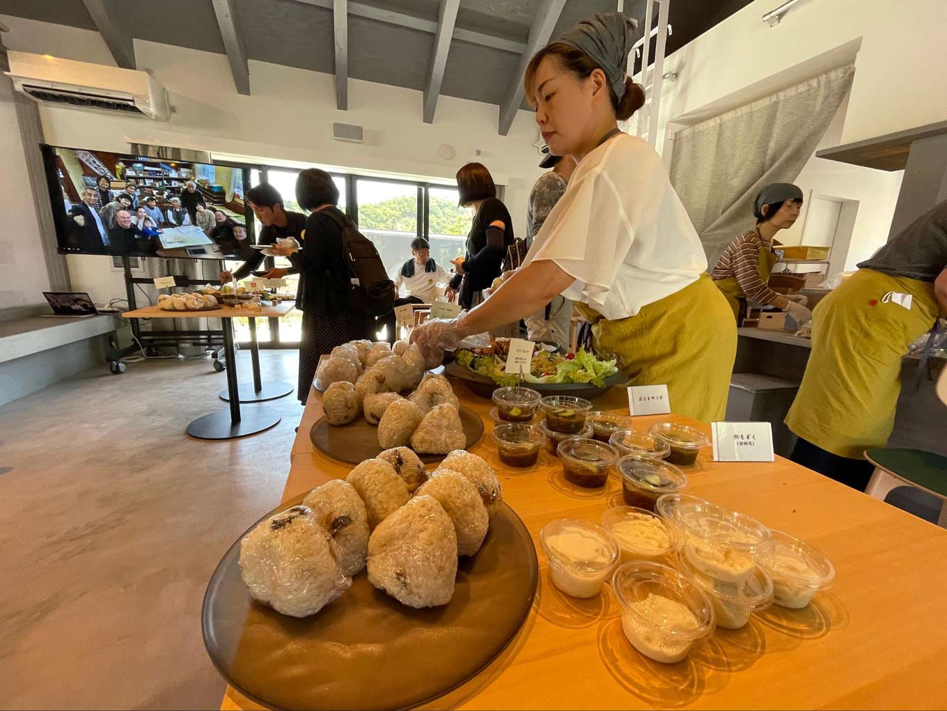 Photo of the community cafeteria event