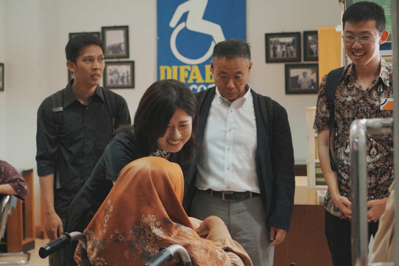 Photo of survey staff talking to an instructor who uses a wheelchair